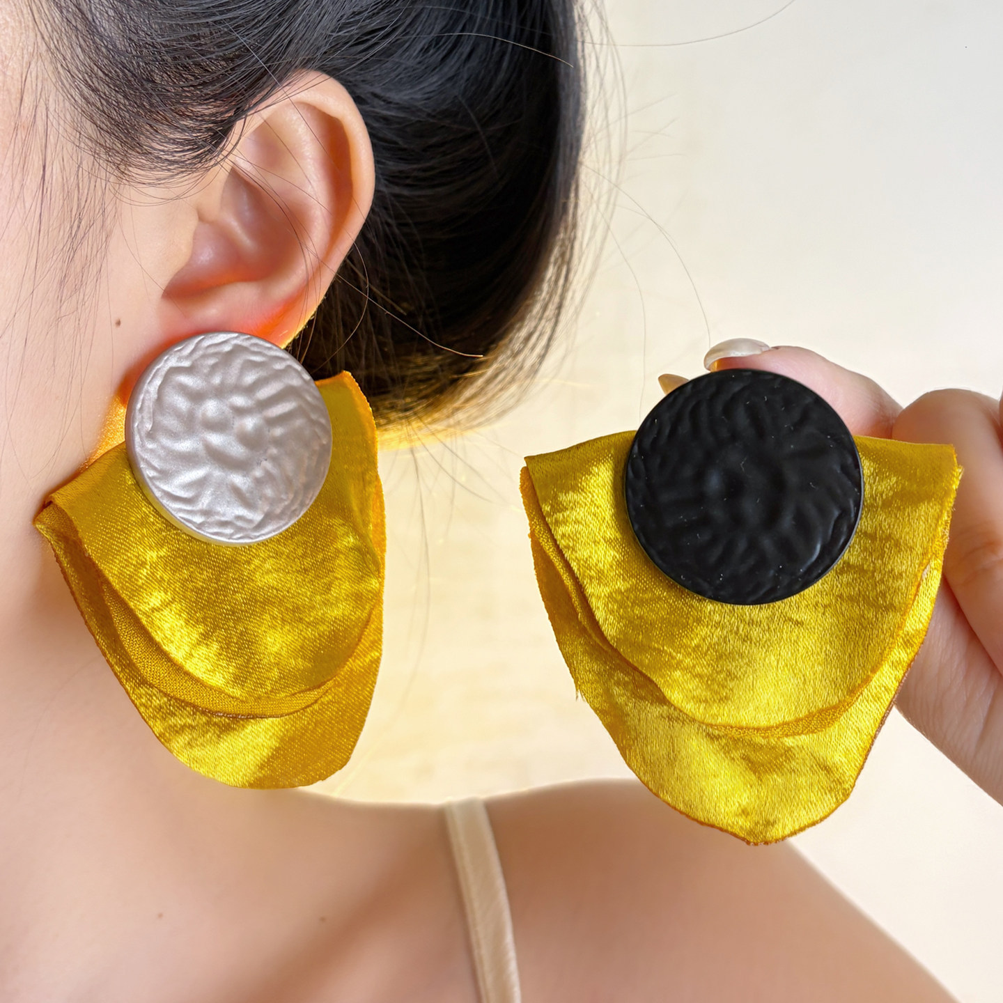Vintage Fashion Boutique - Anting Kancing Kain Satin Oversized Gaya